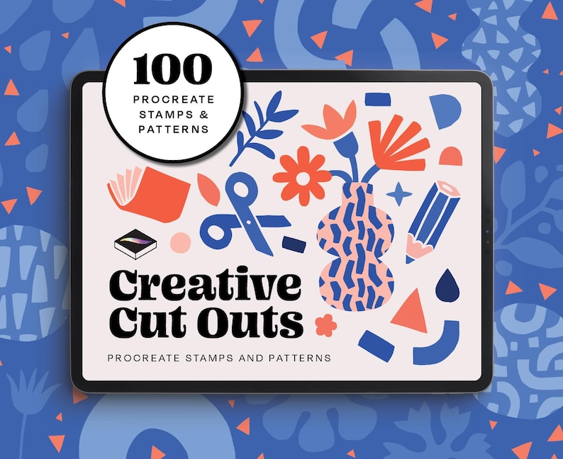 Puede incluir: La pantalla de una tableta digital muestra un dise&ntilde;o gr&aacute;fico de 100 sellos y patrones de Procreate. El dise&ntilde;o presenta un jarr&oacute;n con flores, un l&aacute;piz, unas tijeras y otras formas abstractas en un esquema de colores rosa, azul y blanco. El texto "Creative Cut Outs" se muestra en letras negras en negrita.