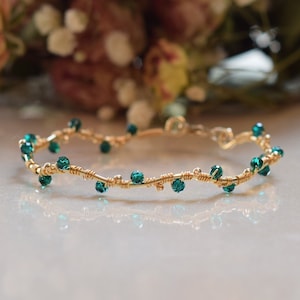 Emerald Green Quartz Bangle Bracelet,Wire Wrapped Bracele,Delicate Gemstone Bracelet,Gold Bangle Bracelet for Women,Birthstone Gift for Her