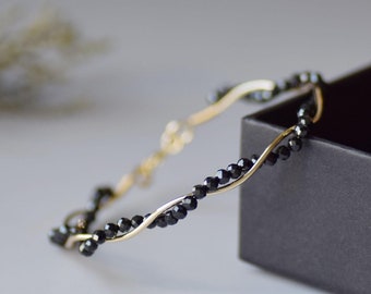 Black Spinel Bangle Bracelet,Wavy Gold Bangle,Tiny Black Gemstone Bracelet,Wire Wrapped Bracelet,Bracelet for Women,Birthday Gift for Her