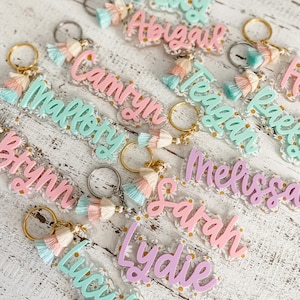 Daisy keychain, dance bag, school name tag, backpack tag, bag charm, diaper bag tag, personalized keychain,baby shower gift, party favors