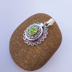 Pendentif compartiment péridot, pendentif boîte faite main, pendentif médicament, pendentif pilule, pendentif en argent sterling 925.
