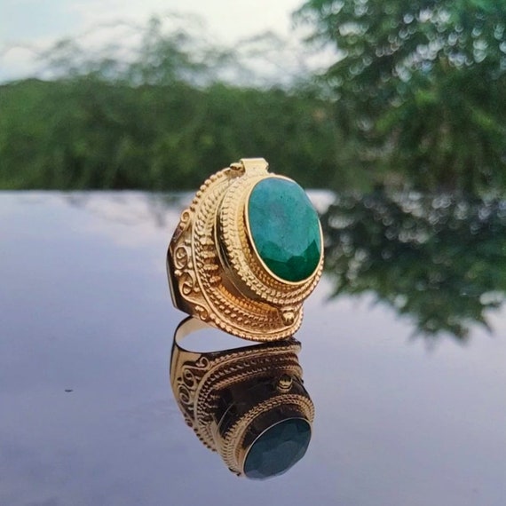 Emerald shop poison ring