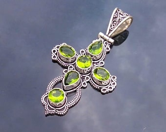 Colgante de cruz de peridoto: piedra preciosa de plata de ley 925 hecha a mano