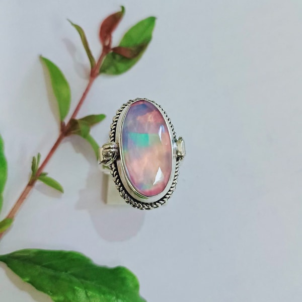 Anello con medaglione in argento sterling e opale Aurora: portapillole nascosto