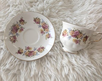 Royal Vale theekop en schotelset met roze en gele bloemen met gouden rand