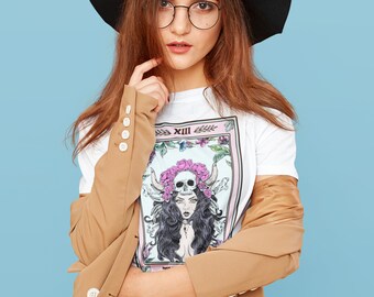 La camisa de cartas del tarot de la bruja Divertida camiseta gráfica de bruja de Halloween para mujer - Camisa de Halloween de gran tamaño