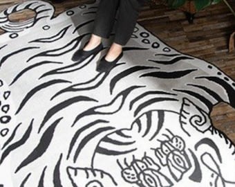 Hand Tufted White And Black Tibetan Tiger 3X5 Feet Woven Wool Buddhism Area Rug