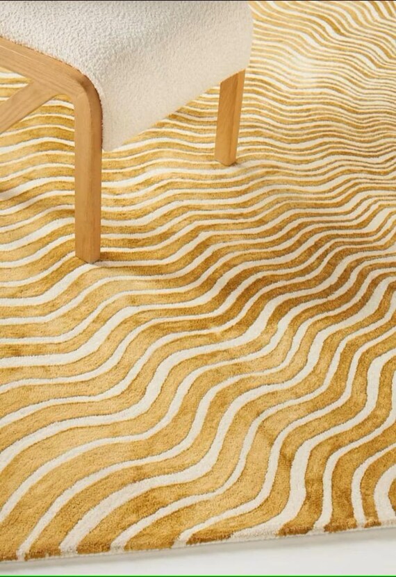 Half Sun Rays Print Design Hand Tufted Woolen Rug, New