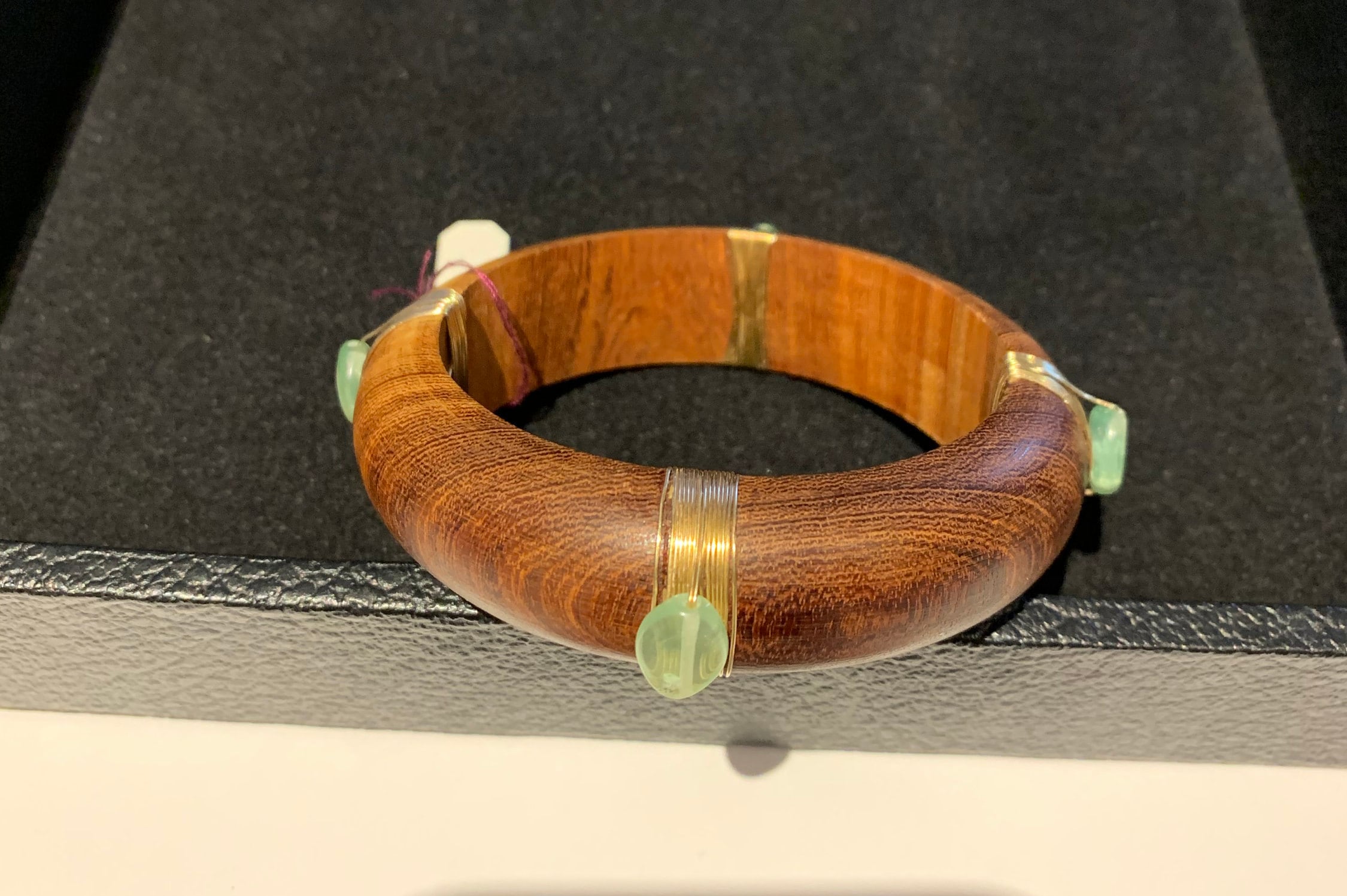 Bracciale Banana Republic oro regolabile con perle finte e Bracciale Banana Republic oro regolabile con perle finte e