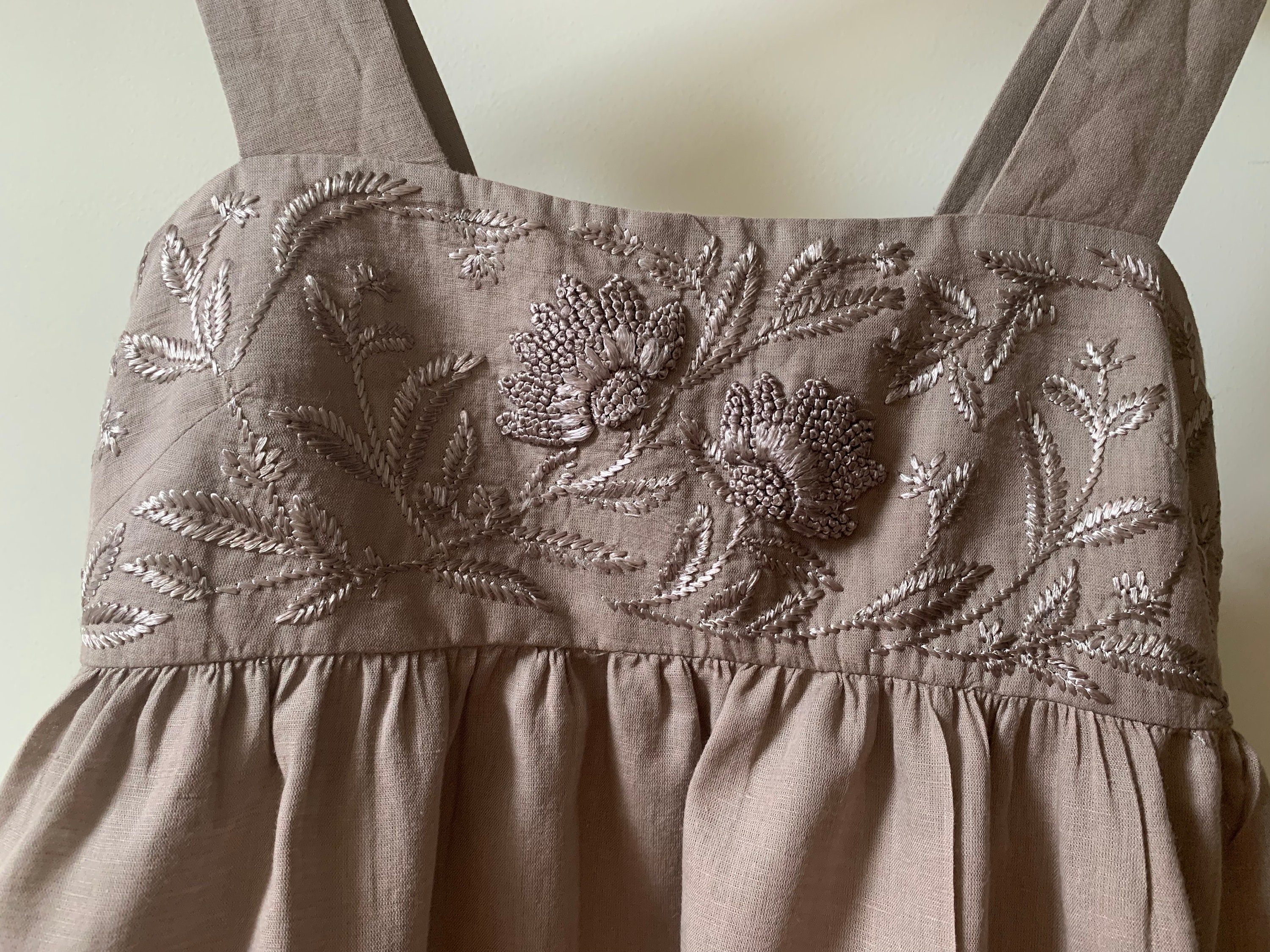 Banana Republic Linen Embroidered Dress. Banana Republic Linen Embroidered Dress.