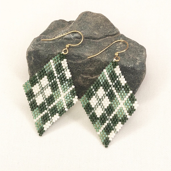 Argyle Print Beaded Earrings in Green/ diamond print earrings/ beadwoven earrings/ delica bead earrings