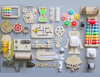 Joycabin Busy Board In Legno Montessori – 7 Accessori Interattivi Fai Da Te – Giocattolo Educativo Per Bambini 1-6 Anni – Abilità Motorie