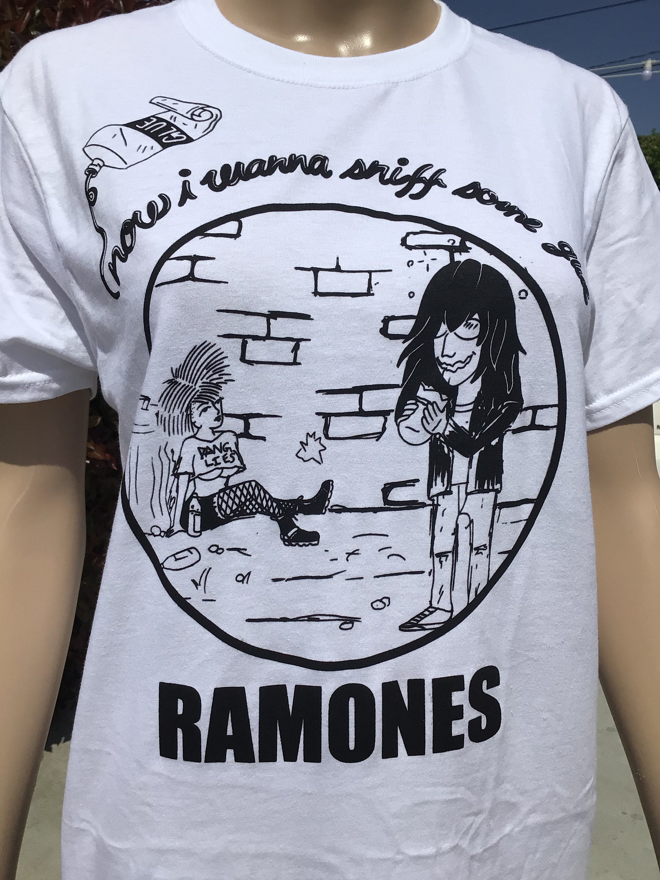 Discover RAMONES sniff some glue short sleeve T.