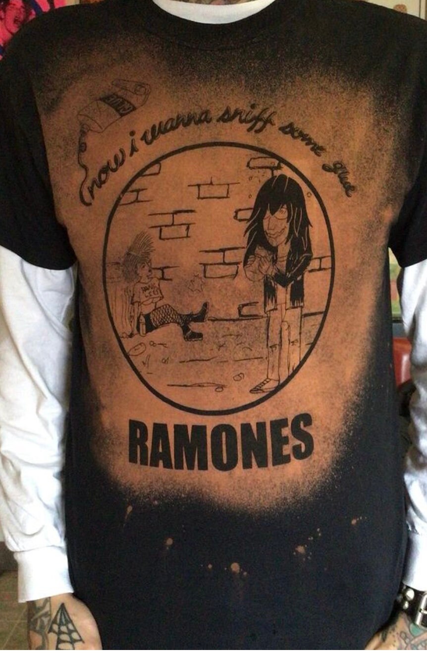 Discover RAMONES sniff some glue short sleeve T.