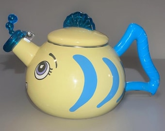 MM Kamenstein Corp. Whistling Tea Kettle Yellow Fish Teapot Enamel Kitschy READ