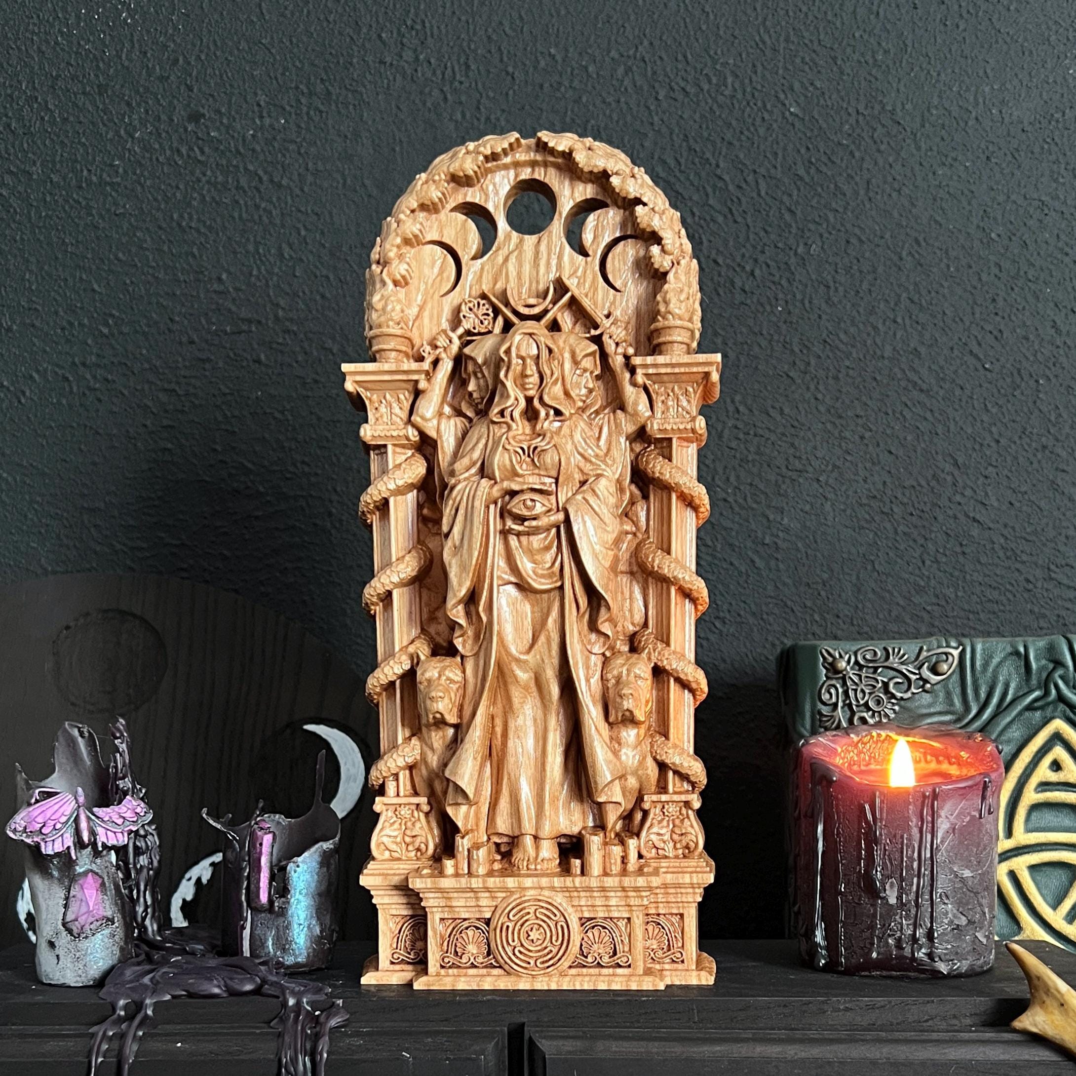 Hecate statue - Etsy 日本