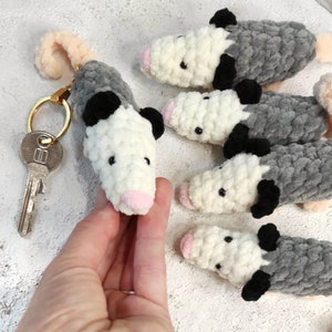Porte-clés Opossum - porte-clés en peluche personnalisé - animal en peluche - porte-clés au crochet mignon