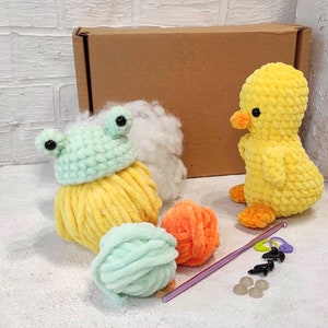Entchen Häkel Kit für Anfänger mit Garn - Amigurumi Ente und Frosch Hut - Plüsch Häkeln DIY
