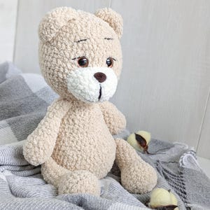 Oso de peluche hecho a mano de 30 cm - Oso de ganchillo beige y rosa suave - Animal de peluche Amigurumi - Lindo regalo para bebé, niño pequeño o niña