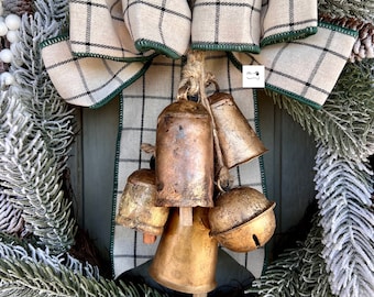 Mix di campanelle per ghirlande di medie dimensioni (ghirlanda e fiocco non inclusi), campanelle del Vecchio Mondo, campanelle di Natale, festività (la ghirlanda nella foto ha un centro di 9,5")