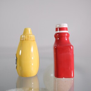 Vtg Ketchup and Mustard Condiment Set MCM Salt and Pepper Shakers image 4