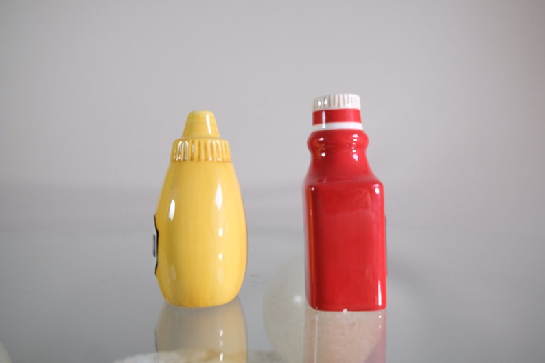 Vtg Ketchup and Mustard Condiment Set MCM Salt and Pepper Shakers image 4