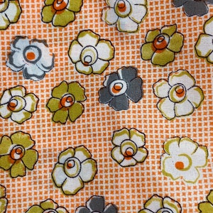 Poly/Cotton Flowers Fabric