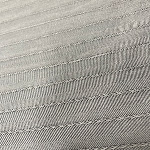 Costume rayé gris en rayonne mélangée