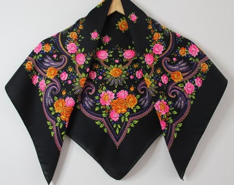 Châle ukrainien, écharpe florale babushka slave noire, châle folklorique ethnique, boho chic moderne, chale au design floral classique intemporel