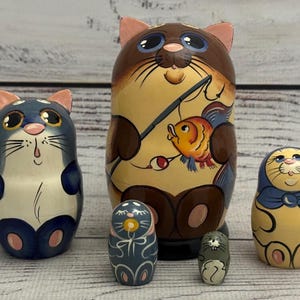 Cats Family Ukrainian Nesting Doll 3.93'' or 10 cm, Kids Doll 5 pieces, Gift for Mom, Kids Gift, Animal Toys, Kids Room Decor, Wood Toy