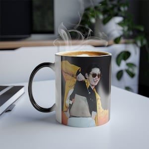 Mug photo K-Pop personnalisé aux couleurs changeantes, Mug JK Abs activé par la chaleur, Cadeau pour l'armée et les fans de K-Pop, Cadeau amusant pour les fans de K-Pop, Bias Merch #1703