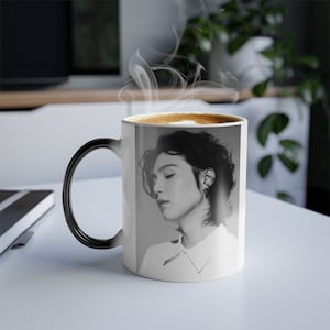 Mug photo Kpop aux couleurs changeantes, Mug surprise K-pop activée par la chaleur, Cadeau pour l'armée et les fans de K-Pop, Cadeau fandom violet, JK Abs Photo #1544