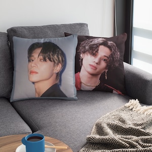 Coussin photo Ateez Wooyoung, coussin carré en polyester Jung Wooyoung, cadeau personnalisé pour les fans d'Ateez Atiny et de K-Pop, cadeau photo de concert n° 2285