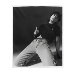 Couverture photo personnalisée K-Pop, Couverture en velouté JK Tattoo, Cadeau personnalisé pour l'armée et les fans de K-Pop, Produits photo JK pour abdominaux, Cadeau personnalisé # 2065