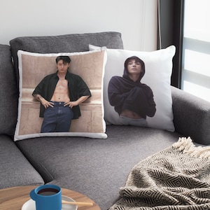 Coussin JK pour les abdominaux, coussin en polyester Jungkook pour séance photo, cadeau personnalisé pour l'armée et les fans de K-Pop, cadeau JK drôle, Jungkook Merch, Namjooning #2449