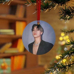 Décoration photo en métal Wooyoung Ateez, décoration de sapin de Noël Jung Wooyoung, cadeau personnalisé pour les fans d'Atiny et de K-Pop, Mingi Seonghwa Merch # 2403