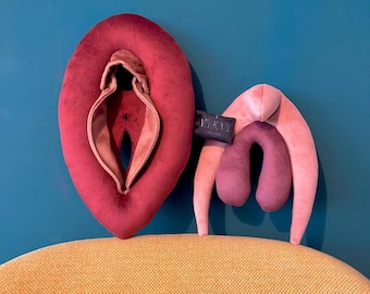 Vulva puppet, plushy vulva 2.0 with detachable clitoris, tools for sex education