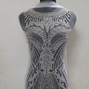 Applicazione di perline di strass super argentati sul davanti del corpetto lungo per abito da sposa, abito da ballo, progetto fai da te / 100264