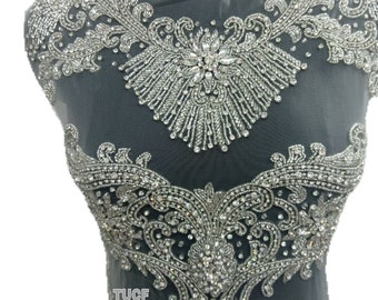 Corpetto con perline e strass argentati: abito da sposa, da ballo, da ballo