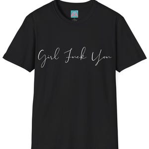 Camiseta com slogan preta estilo suave e minimalista, estilo gráfico, estilo humor, camiseta gráfica com estampa de xadrez, estilo simples, camiseta com estampa de letras simples e minimalista, estilo humor, camiseta gráfica com estampa de letras simples e minimalista ...