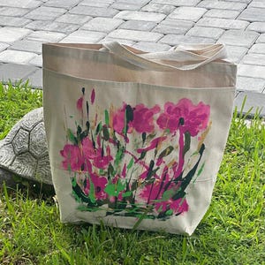 Bolso de lona pintado a mano con diseño floral rosa