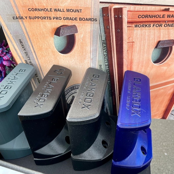 Soporte de pared para tablero de Cornhole: PETG de alta resistencia con herrajes de acero inoxidable.