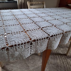 Wunderschöne alte Tischdecke gehäkelt Handarbeit Frankreich Shabby Tisch Deko