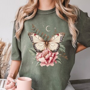 Moth Shirt Comfort Colors Luna Moth Goblincore Shirt Cottage Core TShirt Floral Butterfly Top Oversized Summer Clothing For Women Floral Tee