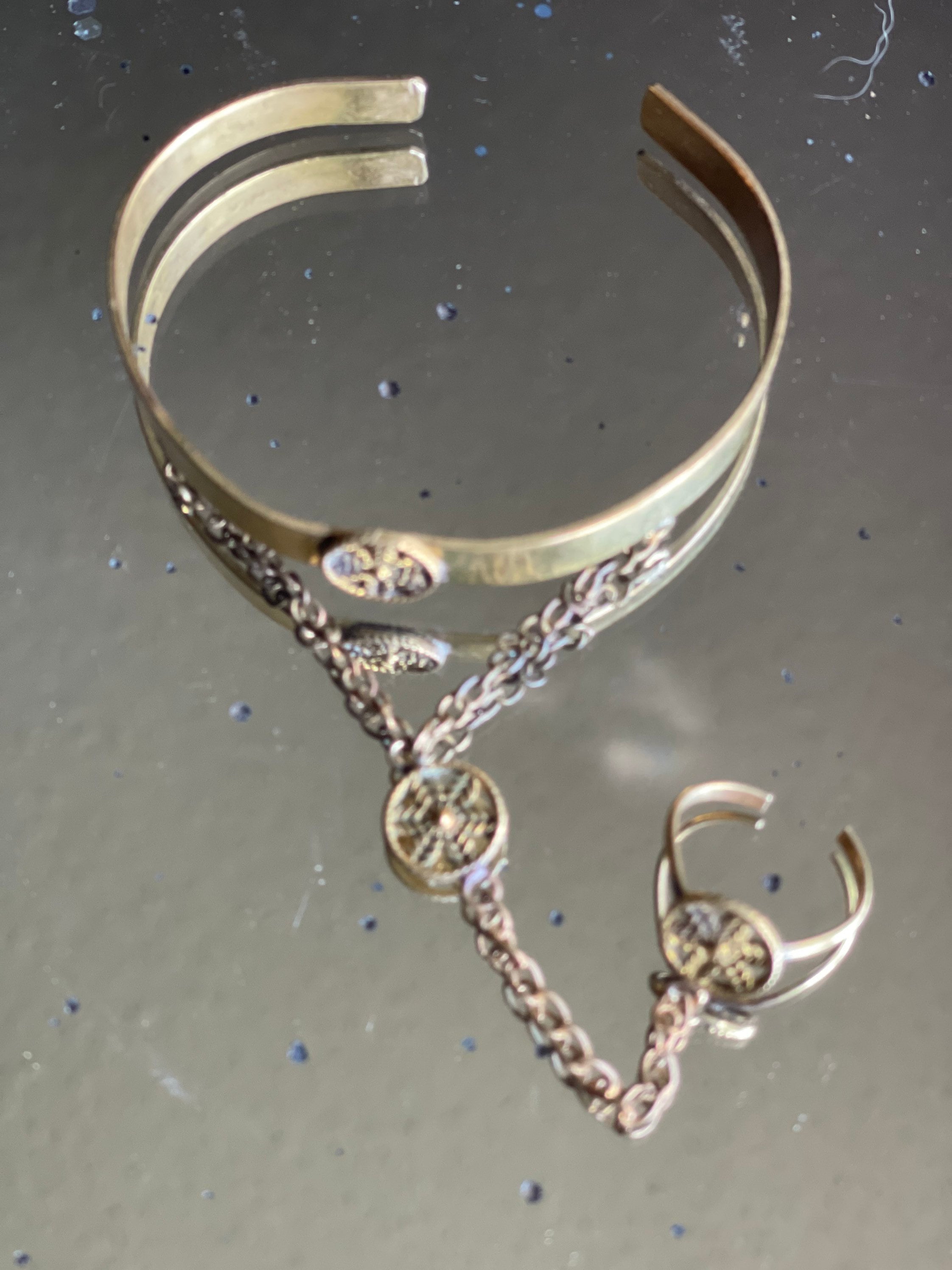 Vintage Brass Bracelet with Chain Ring Sieraden Armbanden Handkettingen 