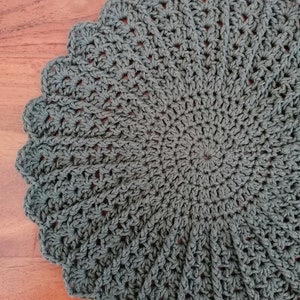 Coasters in olive green, crocheted | Table Coaster | Plate Coaster | Table Decoration