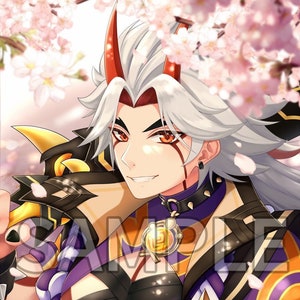 Puede incluir: Un personaje de anime con cabello blanco, cuernos rojos y un atuendo negro y dorado. El personaje tiene marcas rojas en la cara y lleva un collar morado y dorado con un colgante. El fondo es un desenfoque de flores de cerezo rosas.