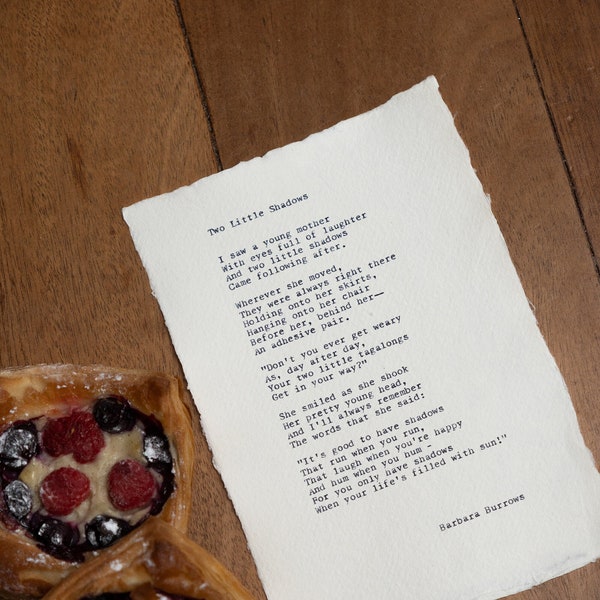Two Little Shadows, Barbara Burrows Poem - Hand getypte poëzie op deckle edge katoenpapier, nieuwe moeder cadeau, nieuwe baby gedicht