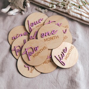 Disques 12 mois, plaques nominatives en bois pour nouveau-né, événements marquants du mois pour bébé, cadeau baby shower, cadeau nouvelle maman, prénom nouveau-né, cartes jalons