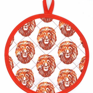 Lionheart Pot Holder